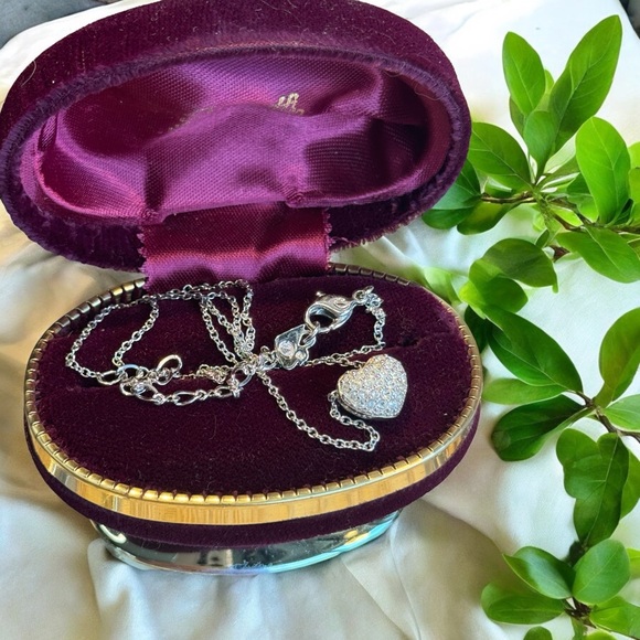 Lovely Swarovski crystal rhodium plate authentic swan heart necklace - Picture 2 of 6